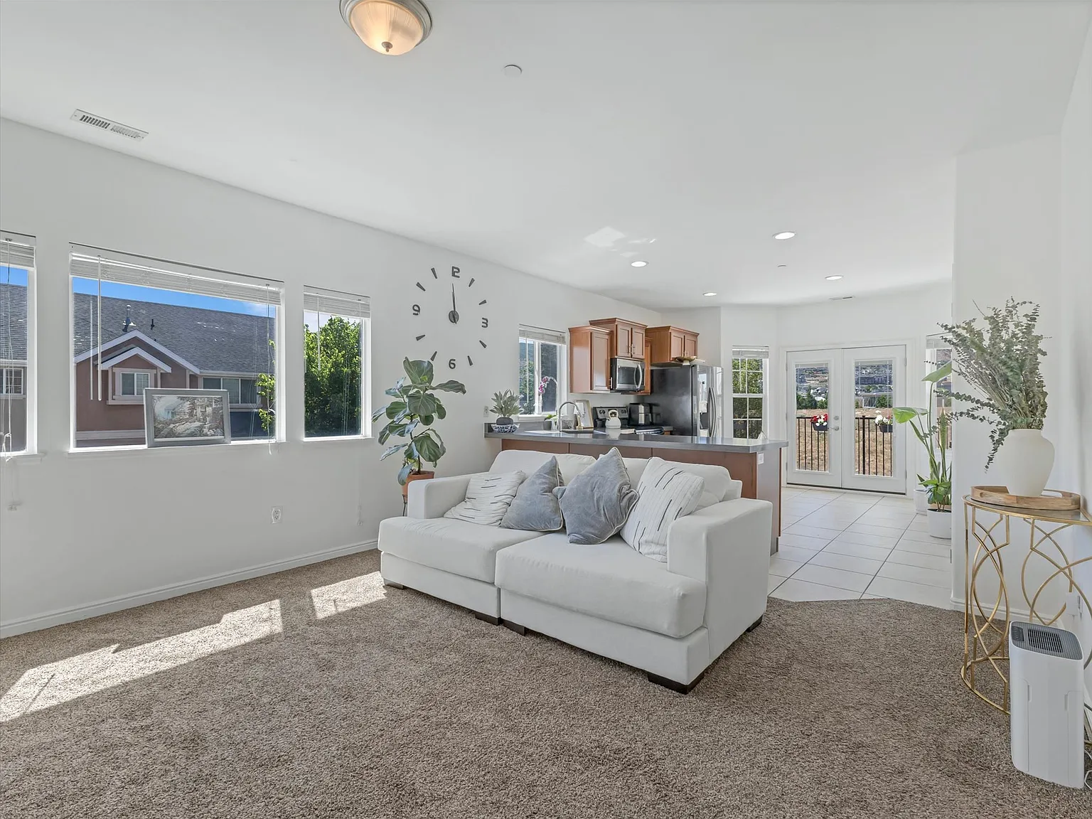 114 E Bella Monte Dr — Photo 1