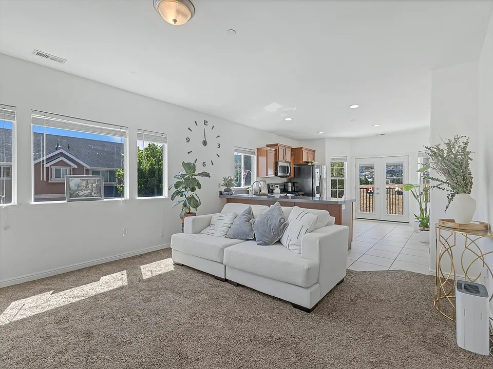 114 E Bella Monte Dr #7