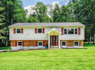 10 Laurel Ln, Spring Valley, NY 10977