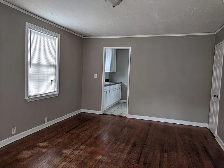 628 Crestlyn Dr — Photo 4