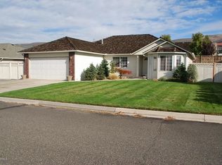5303 Pear Butte Dr, Yakima, WA