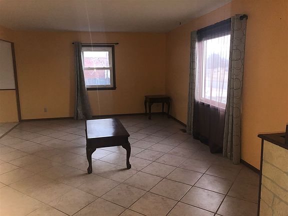 2nd image of 2304 Manor Dr