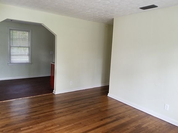 3rd image of 2472 Ellington Ave