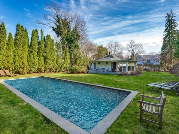 55 McGuirk St, East Hampton, NY 11937