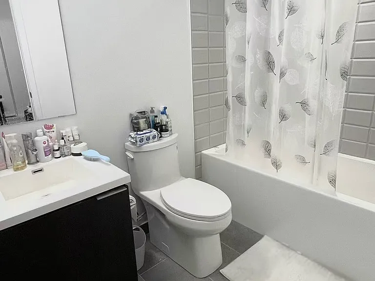 203 College St #502 — Photo 11