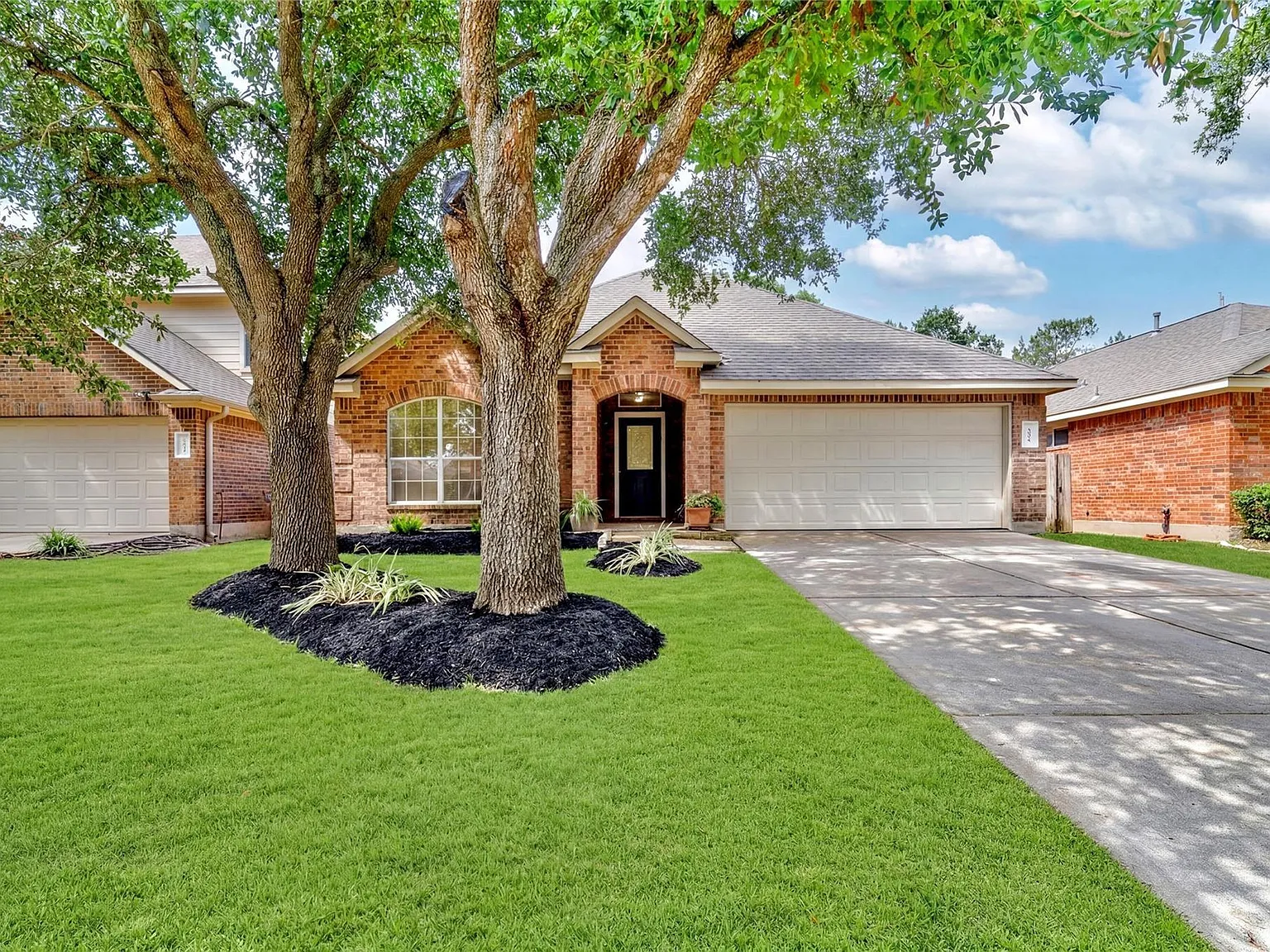 3 bed, 2.0 bath, 1886 sqft, $2,550 — Photo 2