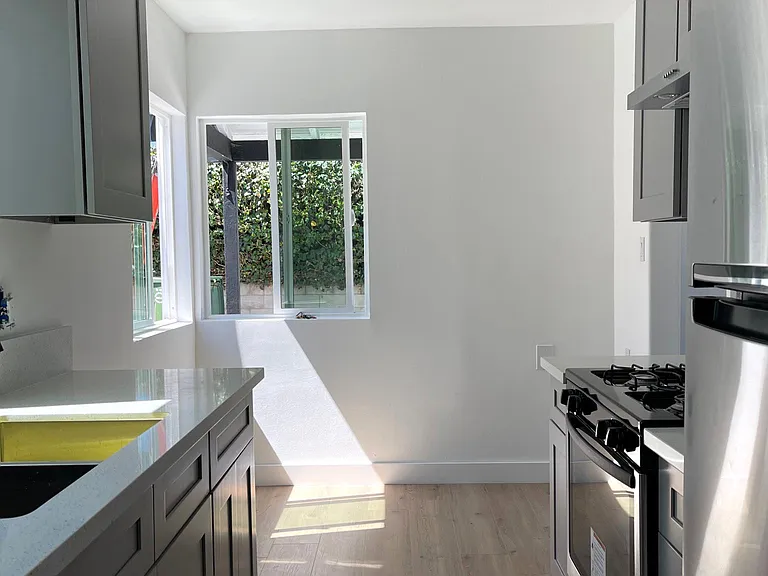 955 N Hicks Ave — Photo 6
