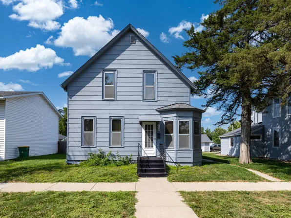 210 Church St W, Belle Plaine, MN 56011