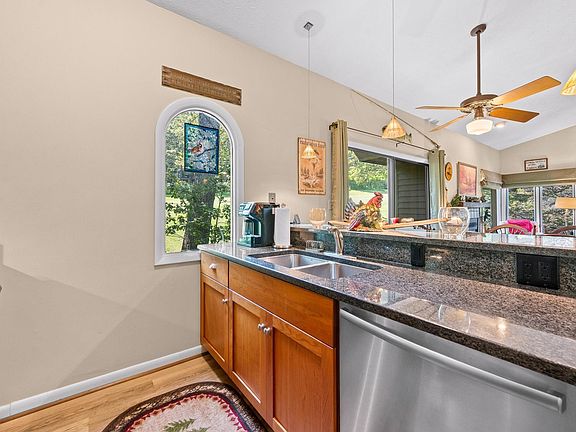 4th image of 2230 Tanners Rdg