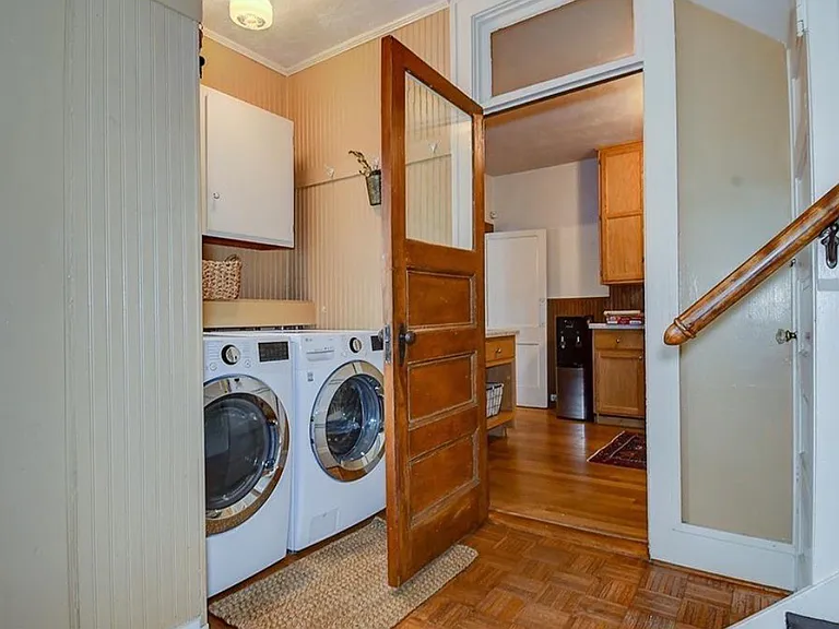 Mud/laundry room