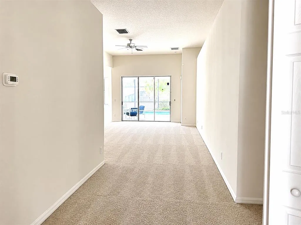 4 bed, 3.5 bath, 1946 sqft, $2,600 — Photo 2