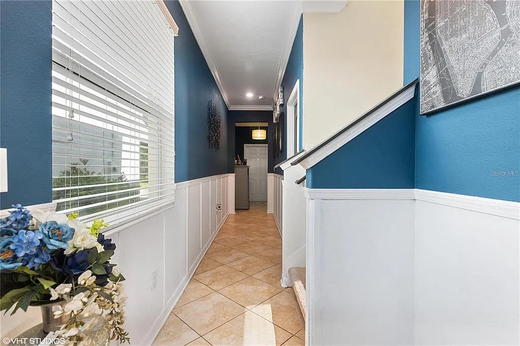 4 bed, 3.5 bath, 2490 sqft, $2,450 — Photo 3