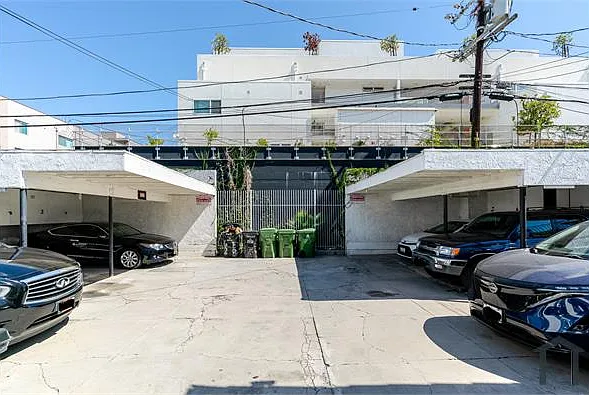 6526 1/2 S Victoria Ave — Photo 12