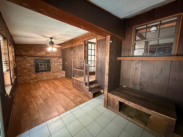 3406 Larkspur Ln — Photo 13