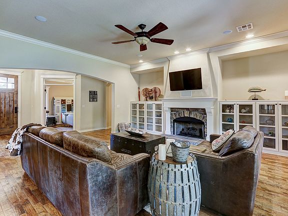 Beautiful Living Rom
