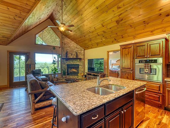 5th image of 855 Smokey Hollow Dr