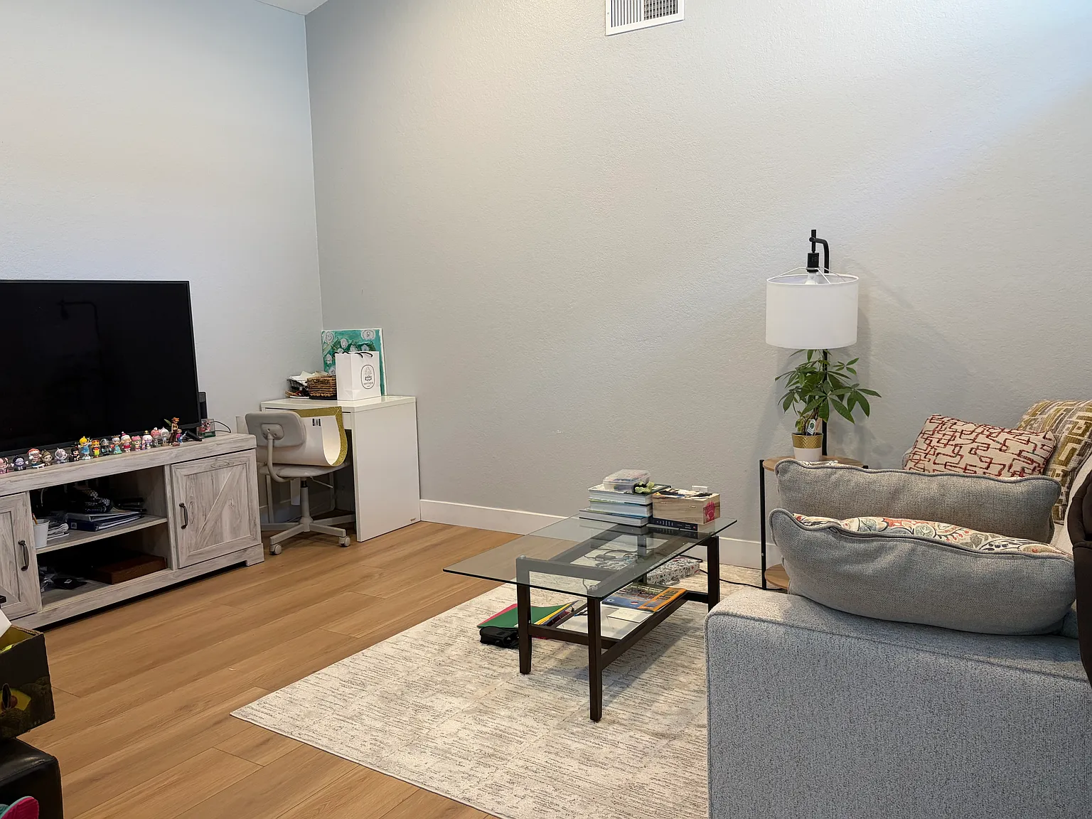 4 bed, 2.5 bath, 1535 sqft, $5,200 — Photo 4