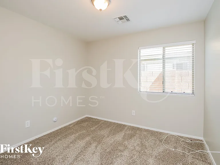 18582 W Vogel Ave — Photo 14