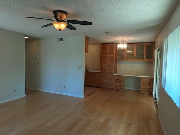 4th image of 2882 Casey St #B