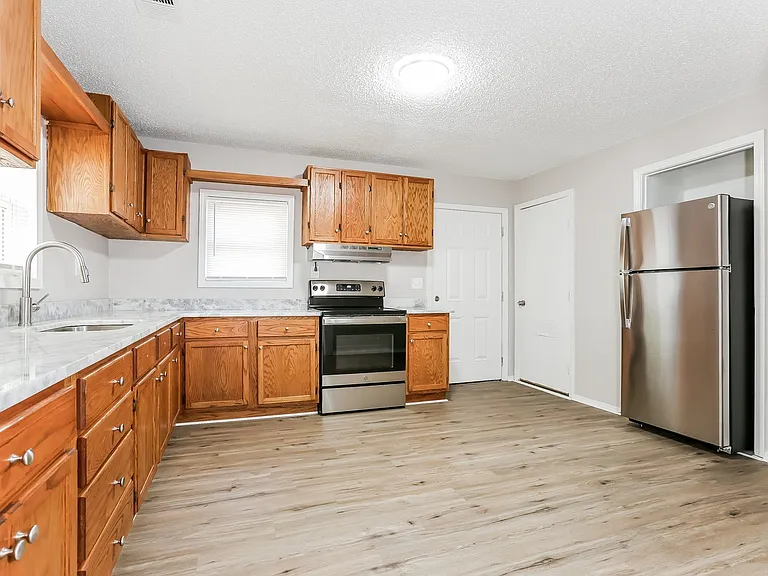 1813442_021_kitchen_13131327.jpg