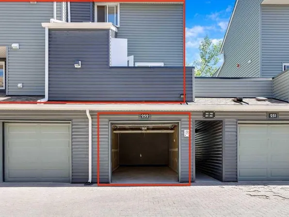 66 S Glamis Grn SW #252, Calgary, AB T3E 6V1