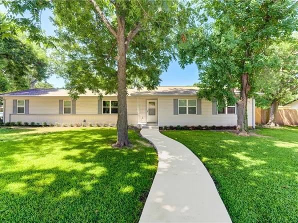 703 Horlock St, Navasota, TX 77868