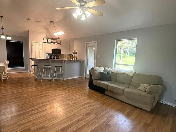 4th image of 9638 Woodview (pvt) Dr