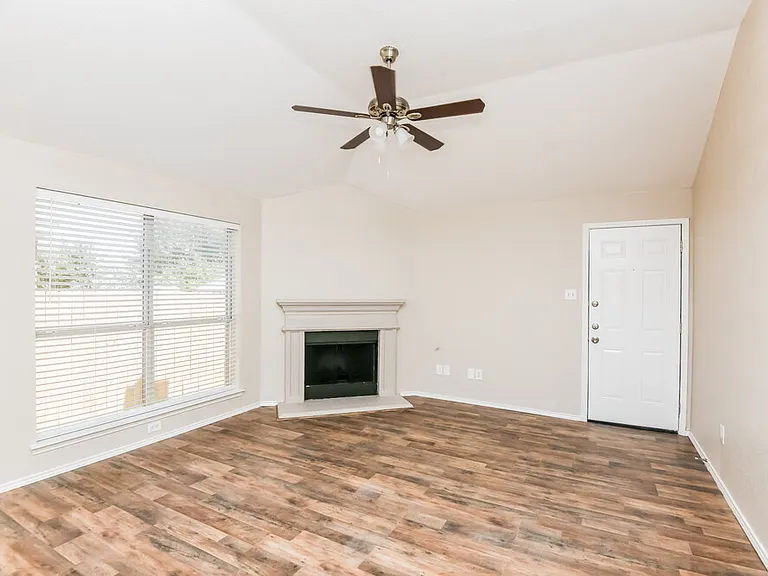 10217 Cypress Hills Dr — Photo 5