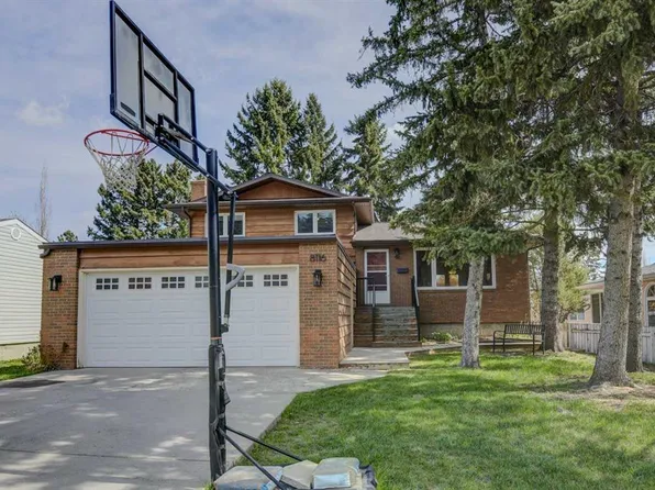 8116 W 33rd Ave NW, Calgary, AB T3B 1L8