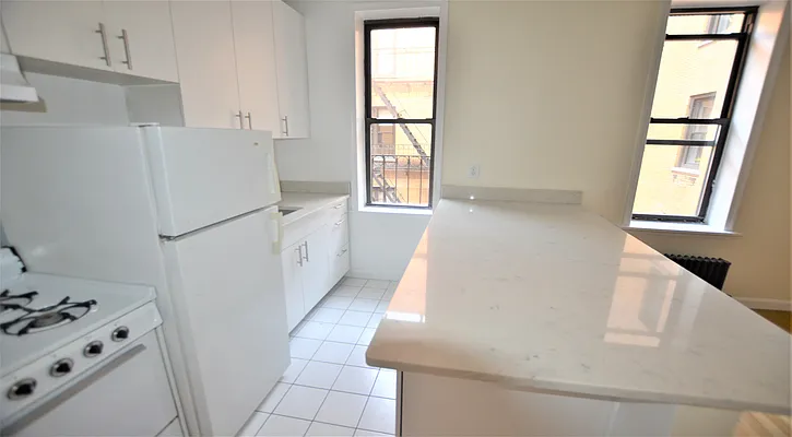 Rented by Manhattan Realty Group | media 11