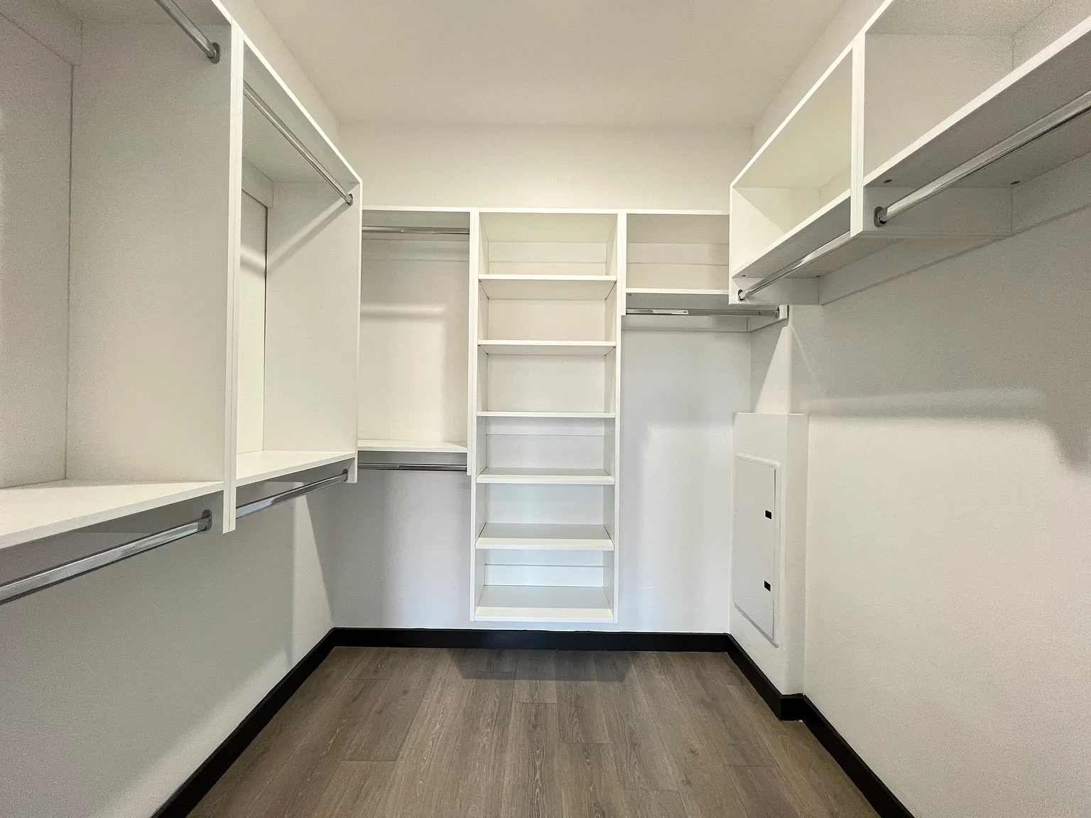 2 bed, 800 sqft, $2,600 — Photo 2