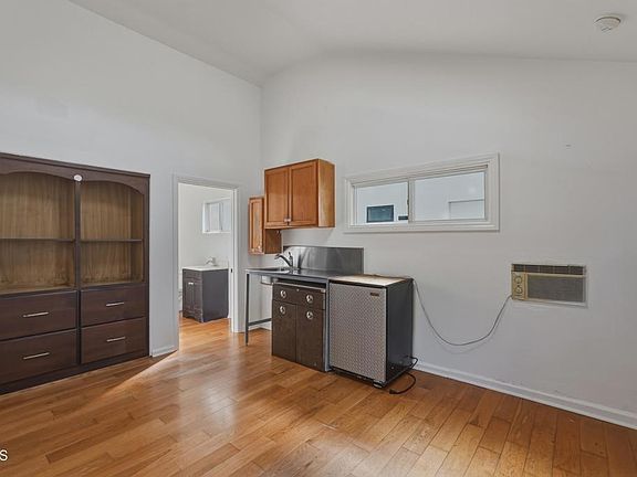 5th image of 137 Arena St