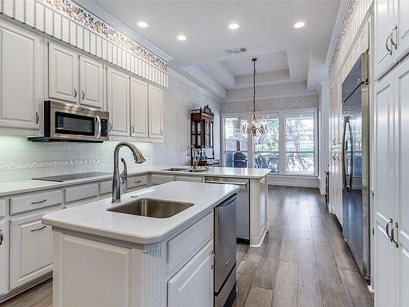 2nd image of 723 Village Green Dr