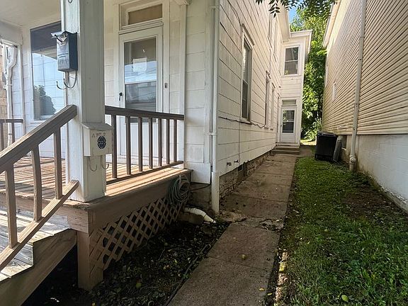 3rd image of 2106 Lawn Ave #2