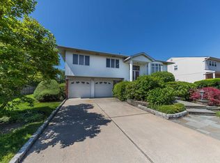 697 Van Dam St, Valley Stream, NY 11581