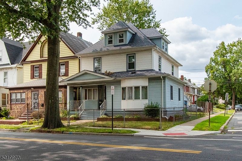 1st image of 623 No Grove St