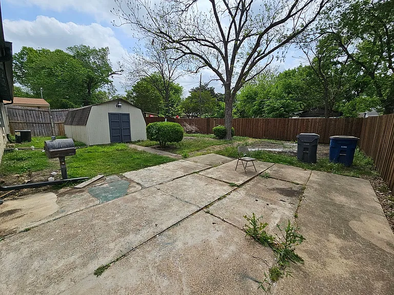 2402 Housley Dr — Photo 26