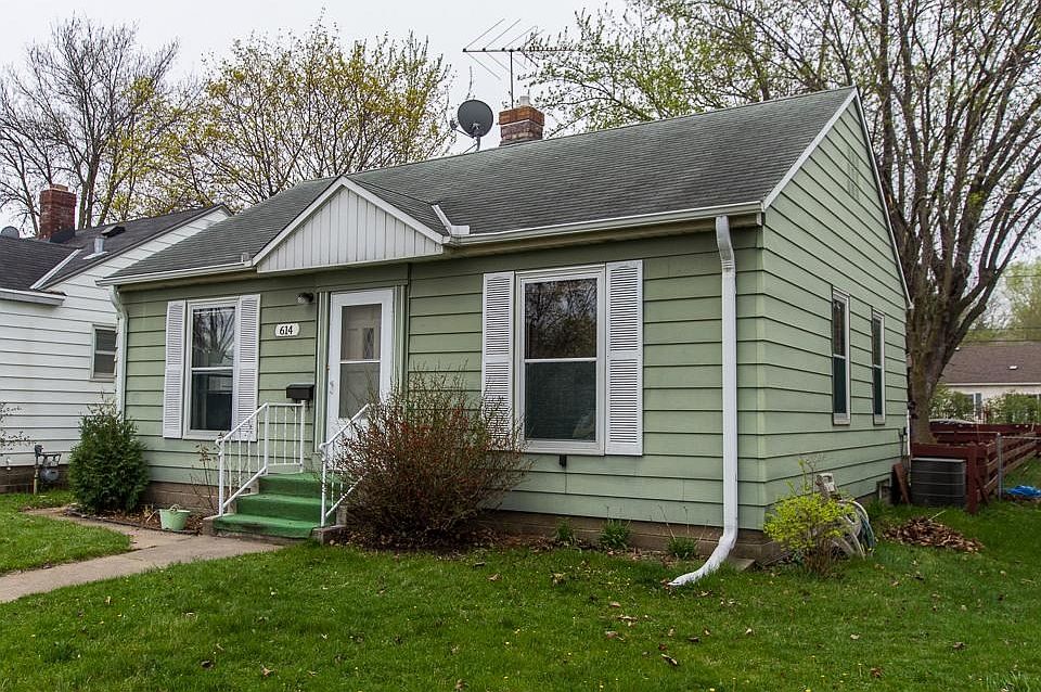 1st image of 614 7th Ave S