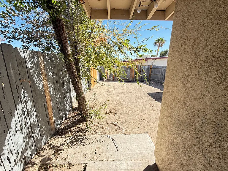 305 Oasis Dr — Photo 13