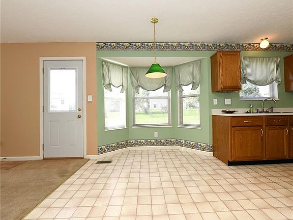 5th image of 2022 Claypoole Dr