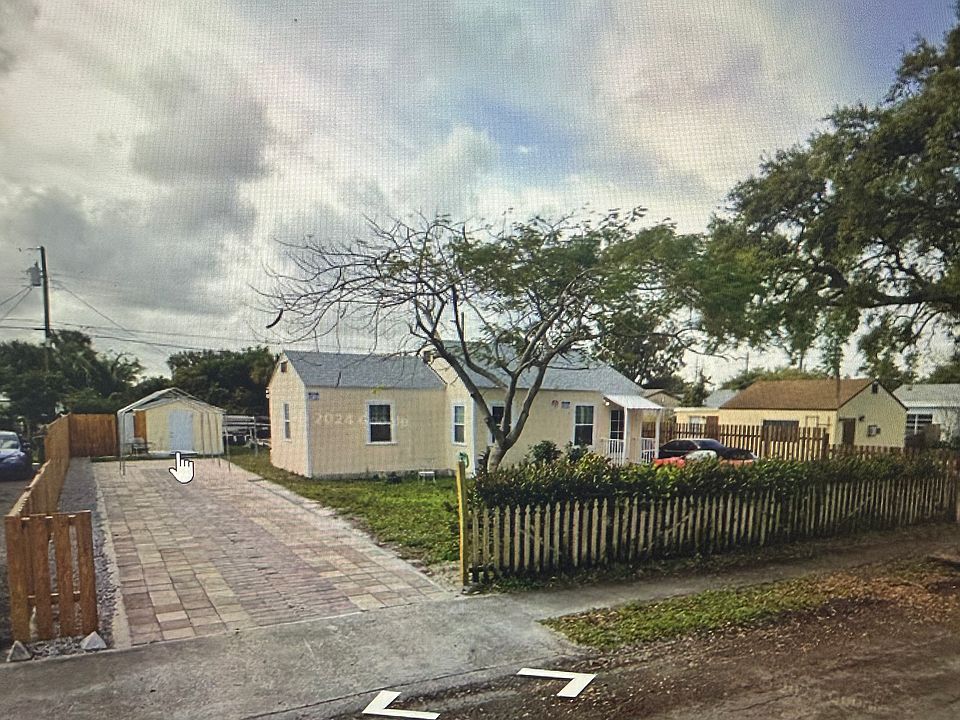 1st image of 2838 Nokomis Ave
