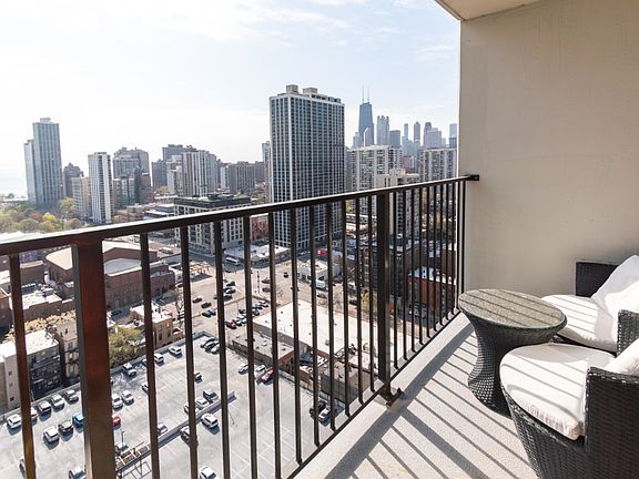 3rd image of 1636 N Wells St APT 2609