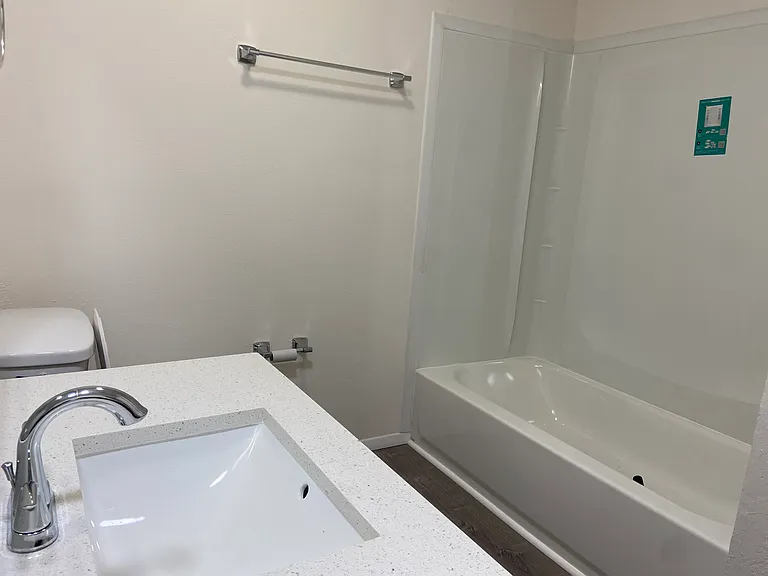 219 Meadow Ct #B — Photo 14