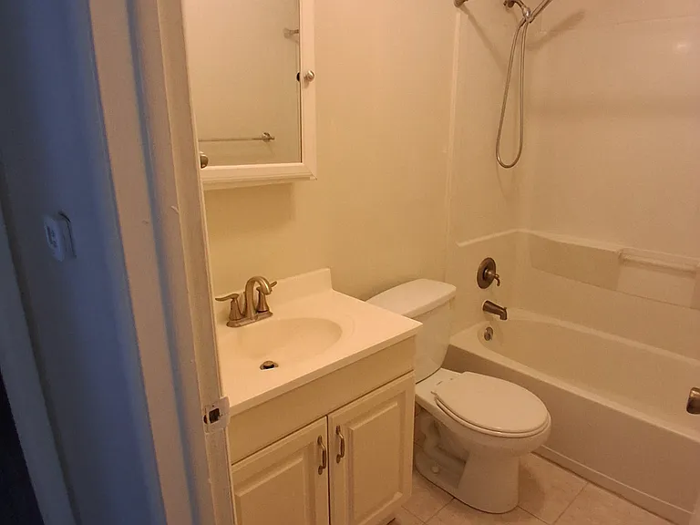 2431 Wade St — Photo 8