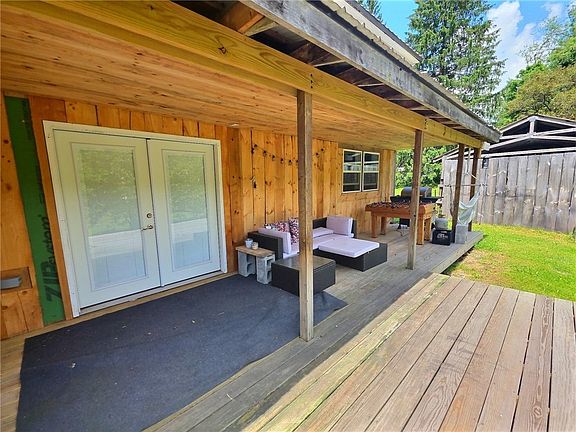 3rd image of 2360 Bear Swamp Rd