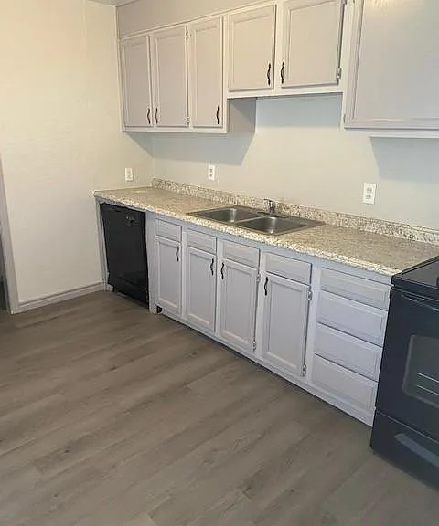 902 S 4th St — Photo 3