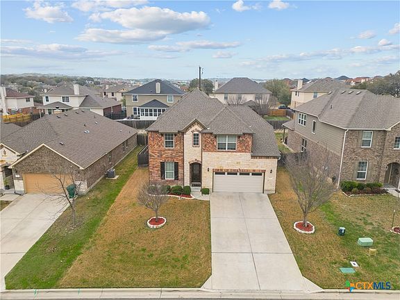 2nd image of 823 Olive Ln