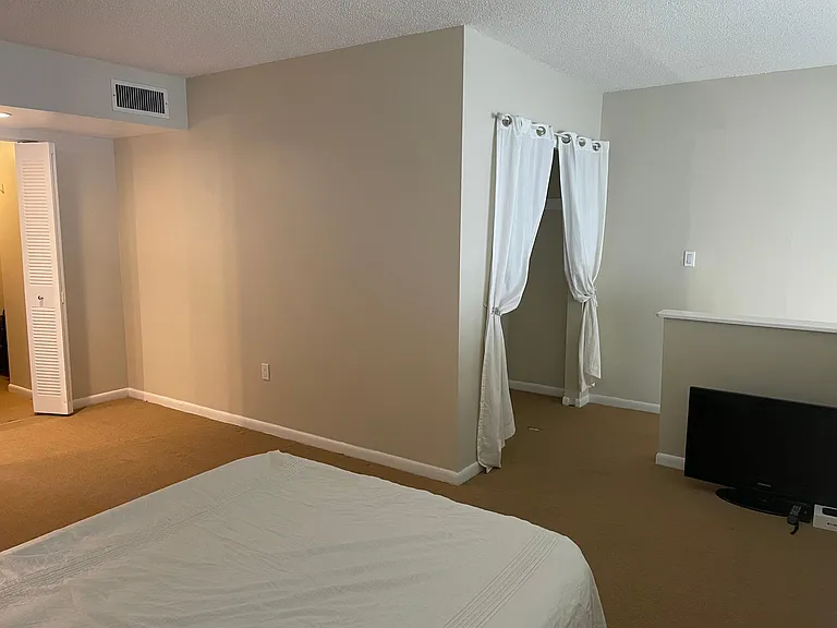 6886 N Kendall Dr #D404 — Photo 5