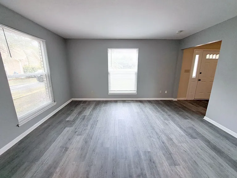 7819 Hearthstone Cir — Photo 4