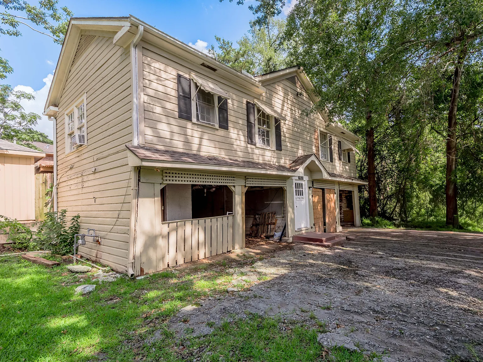 811 Sam Houston Ave — Photo 1
